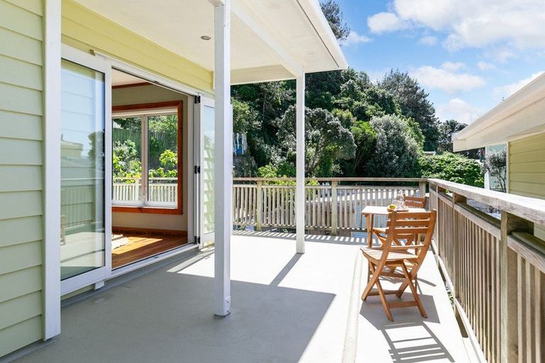 Photo of property in 157 Breaker Bay Road, Breaker Bay, Wellington, 6022