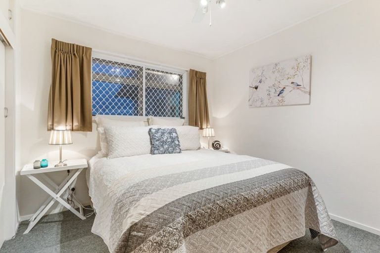 Photo of property in 220 Centreway Road, Orewa, 0931