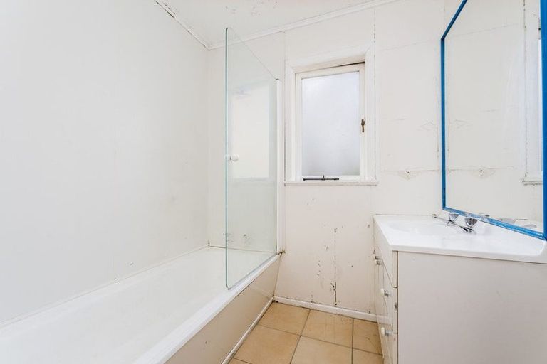 Photo of property in 58 Chorley Avenue, Massey, Auckland, 0614