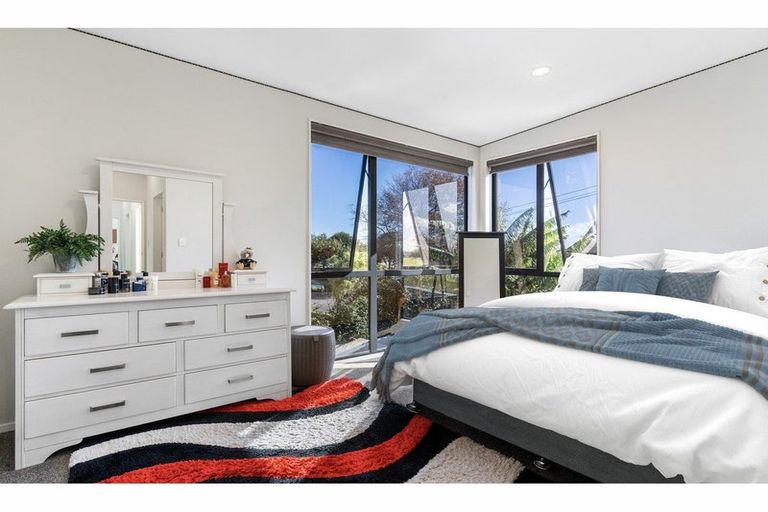 Photo of property in 2 Te Aparangi Road, Papakura, 2110