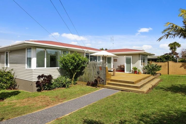 Photo of property in 19 Koru Street, Mangere Bridge, Auckland, 2022