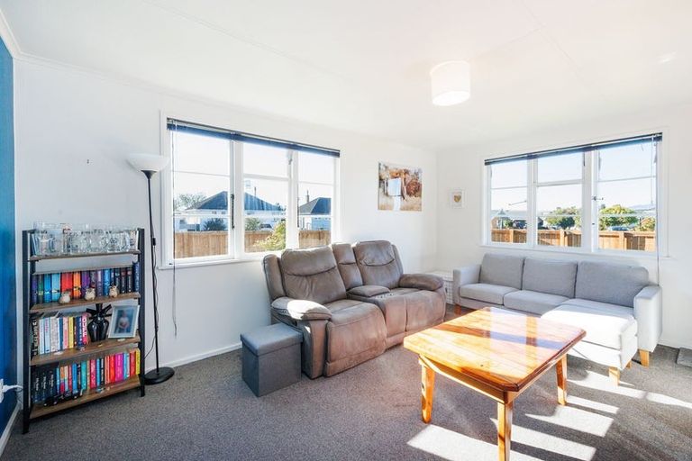 Photo of property in 2 Avon Terrace, Roslyn, Palmerston North, 4414