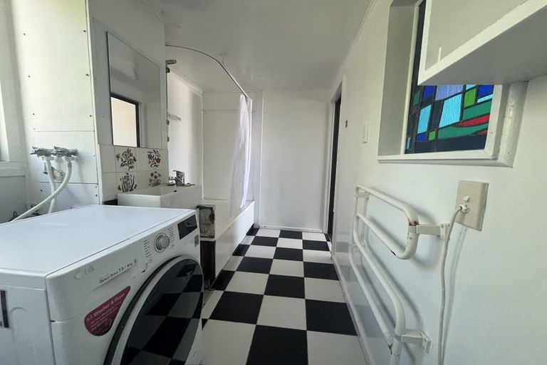 Photo of property in Churchill Flats, 213 The Terrace, Wellington Central, Wellington, 6011