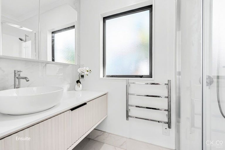 Photo of property in 175 Tirohanga Road, Tirohanga, Lower Hutt, 5010