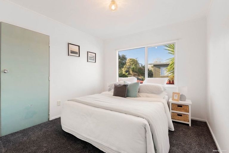 Photo of property in 779 East Coast Road, Northcross, Auckland, 0630
