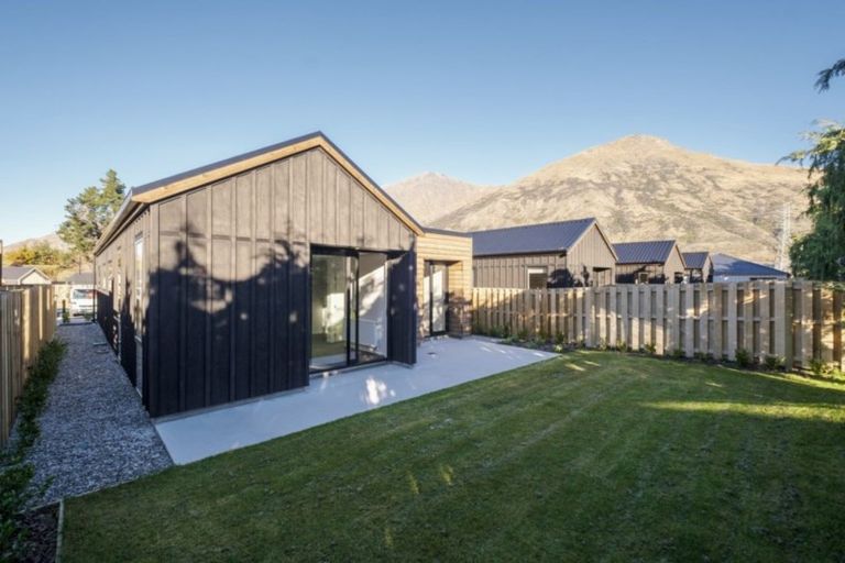 Photo of property in 17 Lauder Street, Lake Hayes, Queenstown, 9304
