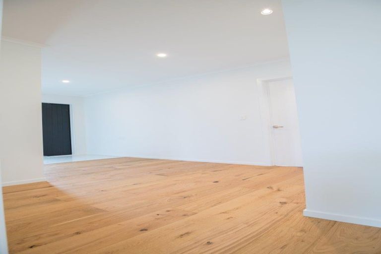 Photo of property in 42 Taikura Avenue, Red Beach, 0932