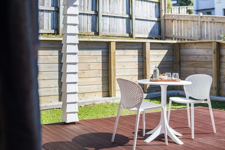 Photo of property in 4 Kaweka Close, Aotea, Porirua, 5024