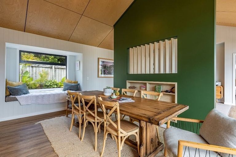 Photo of property in 33 Rauparaha Street, Waikanae Beach, Waikanae, 5036