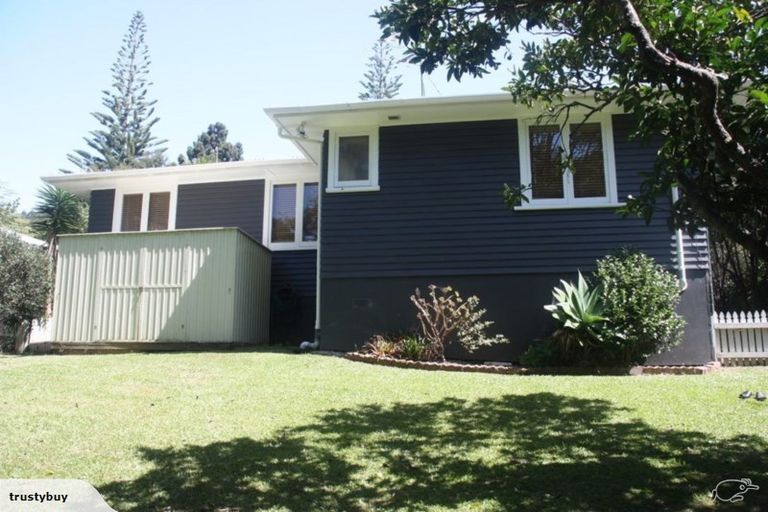 Photo of property in 198 Woodlands Park Road, Titirangi, Auckland, 0604