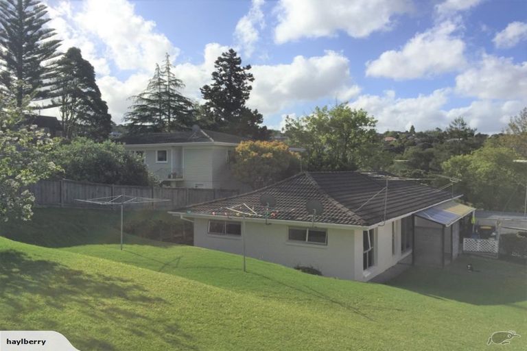 Photo of property in 2/12 Ayton Drive, Totara Vale, Auckland, 0629