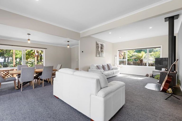 Photo of property in 33 Donnelly Street, Oakura, 4314