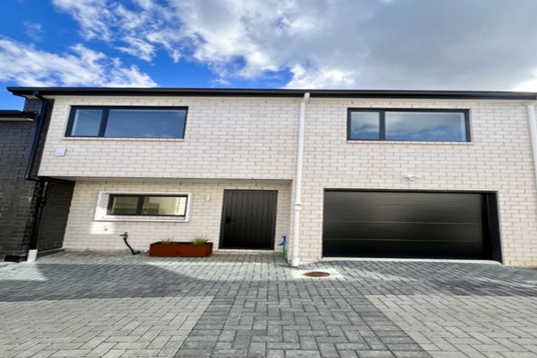 Photo of property in 71b Royal Road, Massey, Auckland, 0614