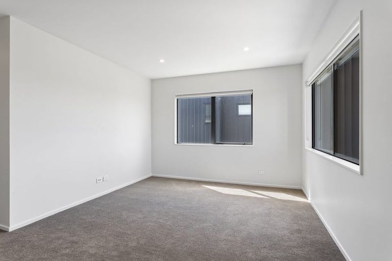 Photo of property in 31 Parkmore Drive, Rosehill, Papakura, 2113