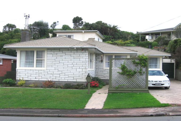Photo of property in 25 Catherine Crescent, Paparangi, Wellington, 6037