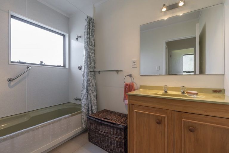 Photo of property in 4 Oak Avenue, Nawton, Hamilton, 3200