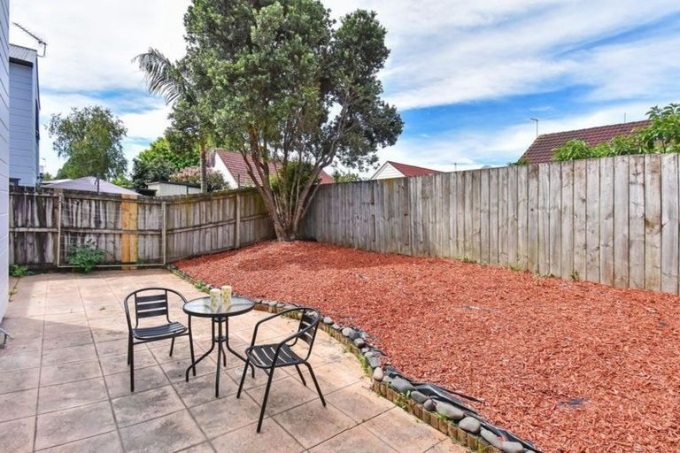 Photo of property in 22 Kevale Place, Manurewa, Auckland, 2102