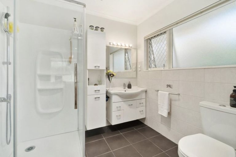 Photo of property in 2 San Fernando Way, Henderson, Auckland, 0612