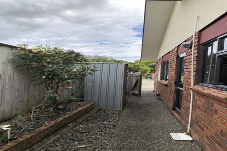 Photo of property in 1 Roseash Lane, Levin, 5510