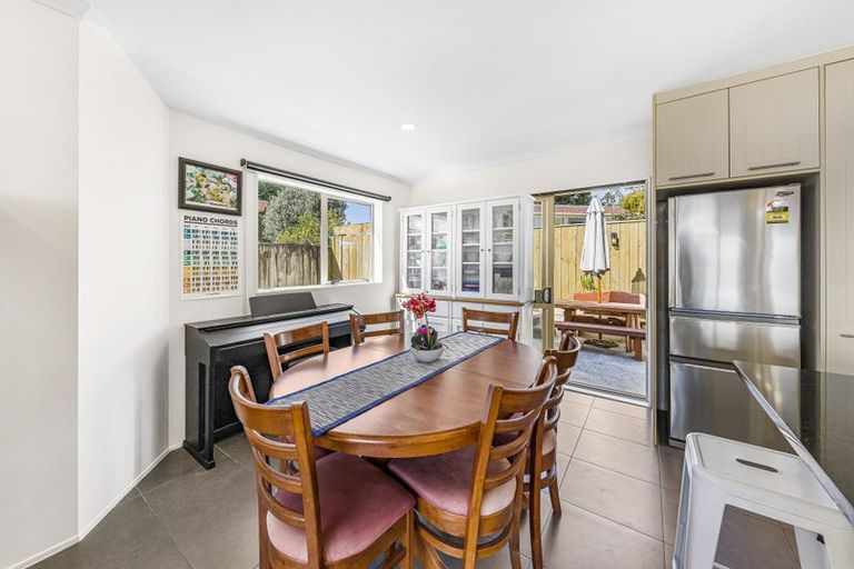 Photo of property in 33 Gala Place, Henderson, Auckland, 0612