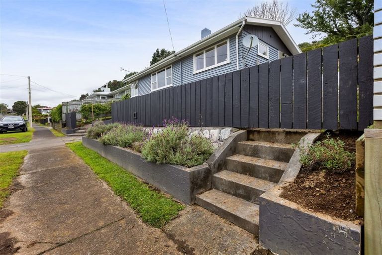 Photo of property in 14 Whakawhiti Street, Marfell, New Plymouth, 4310