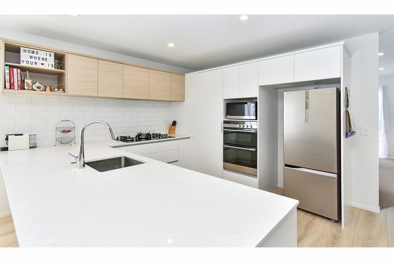 Photo of property in 7 Waituarua Drive, Takanini, 2112