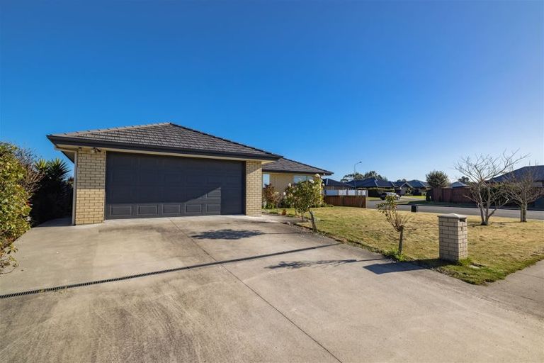 Photo of property in 25 Walnut Way, Rangiora, 7400