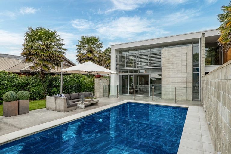 Photo of property in 60 Aikmans Road, Merivale, Christchurch, 8014