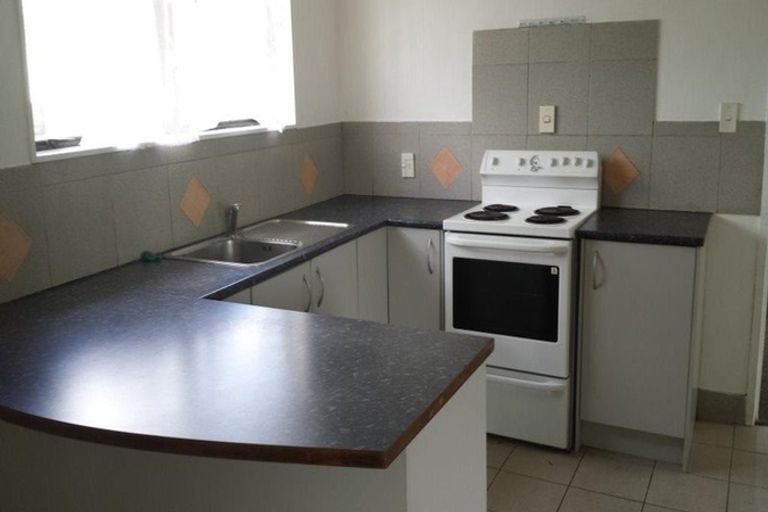 Photo of property in 1 Sparrow Place, Weymouth, Auckland, 2103