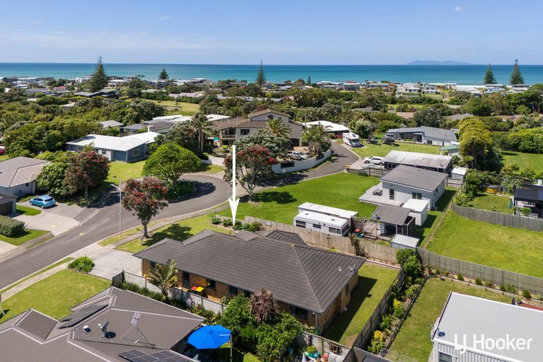 Photo of property in 16 Reo Crescent, Waihi Beach, 3611