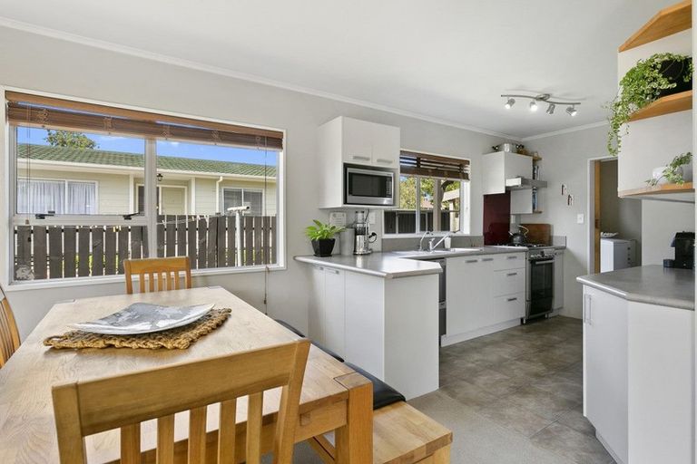 Photo of property in 16 Sheridan Crescent, Leamington, Cambridge, 3432