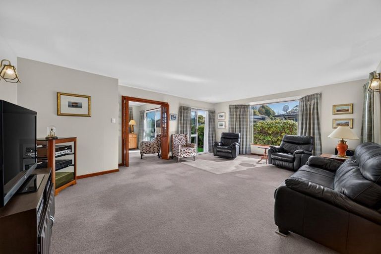 Photo of property in 73 Crofton Road, Harewood, Christchurch, 8051