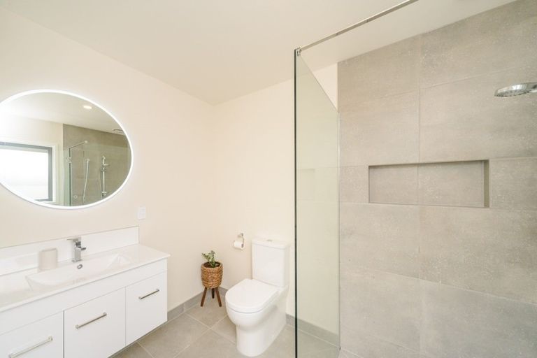 Photo of property in 48 Vaucluse Heights, Fitzherbert, Palmerston North, 4410