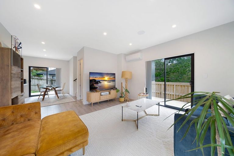 Photo of property in 8/105 Hobsonville Road, West Harbour, Auckland, 0618