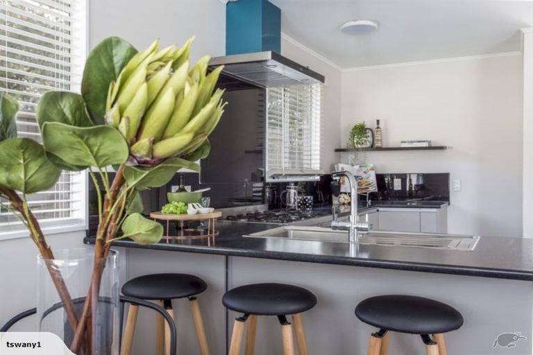 Photo of property in 1/20 Lambrown Drive, Totara Vale, Auckland, 0629