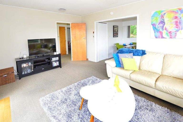 Photo of property in 1/48 Ravenwood Drive, Forrest Hill, Auckland, 0620
