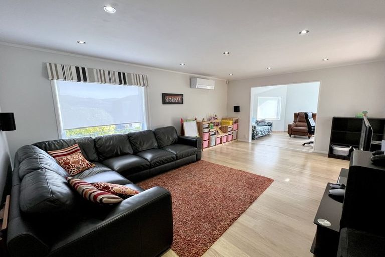 Photo of property in 5 Cambrian Street, Churton Park, Wellington, 6037