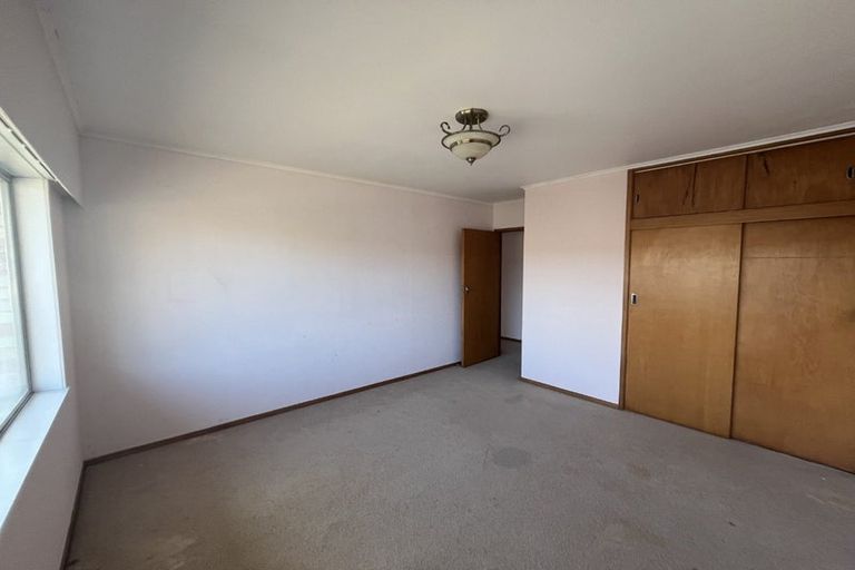 Photo of property in 1/71 Royal View Road, Te Atatu South, Auckland, 0610