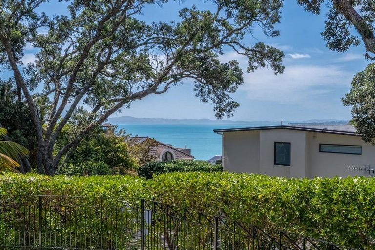 Photo of property in 2 Glenoaks Rise, Mellons Bay, Auckland, 2014