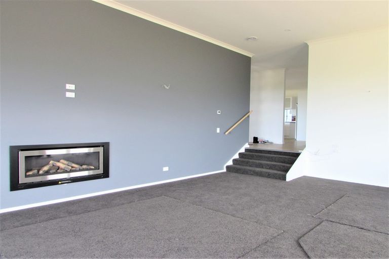 Photo of property in 14 Cessna Way, Newlands, Wellington, 6037