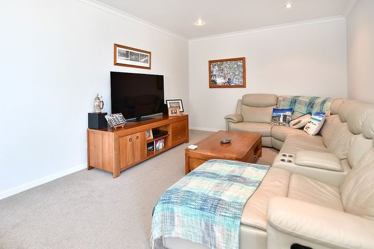 Photo of property in 38 Manhattan Rise, Orewa, 0931