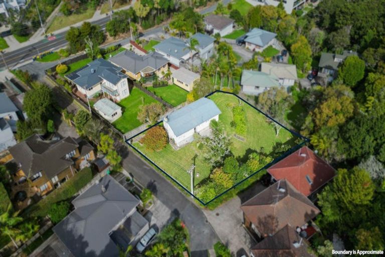 Photo of property in 70 Lake Road, Northcote, Auckland, 0627