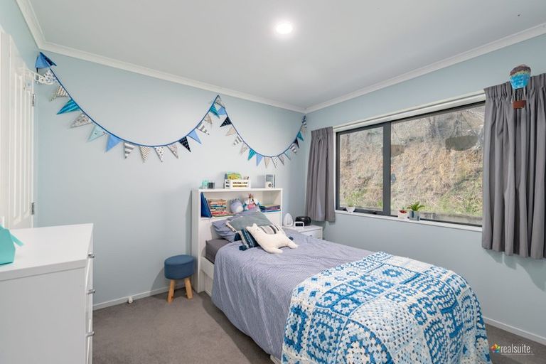 Photo of property in 25 Aragon Grove, Kingsley Heights, Upper Hutt, 5018