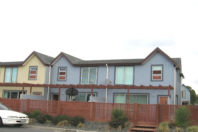 Photo of property in 10/15 Clearwater Cove, West Harbour, Auckland, 0618