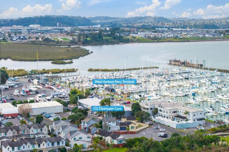 Photo of property in 11l Clearwater Cove, West Harbour, Auckland, 0618
