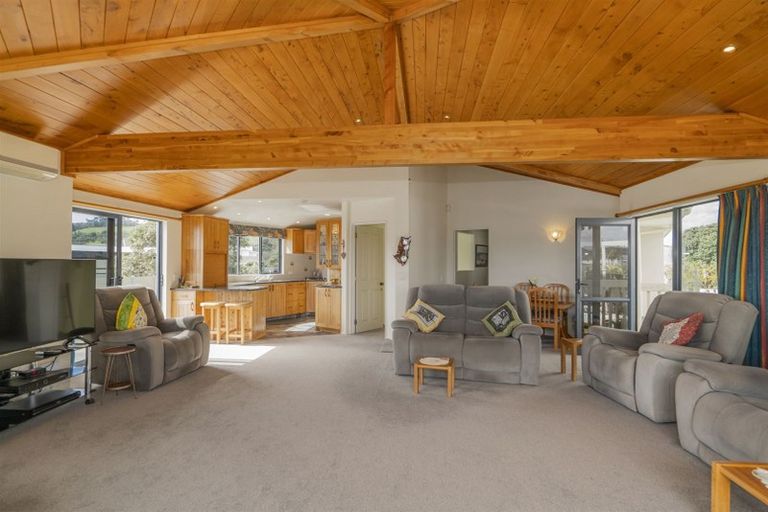 Photo of property in 1 Hardy Place, Cooks Beach, Whitianga, 3591