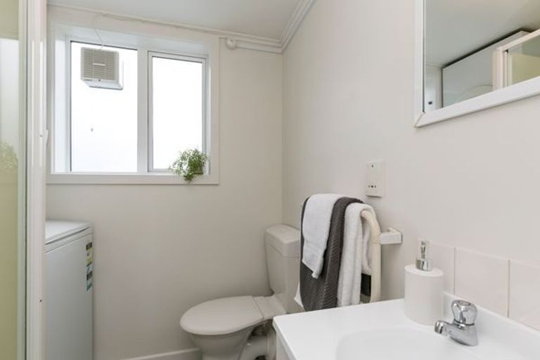 Photo of property in Windsor Court, 3/340 Tinakori Road, Thorndon, Wellington, 6011