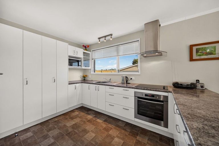 Photo of property in 73 Crofton Road, Harewood, Christchurch, 8051
