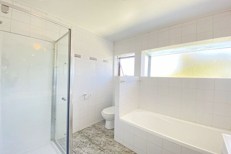 Photo of property in 24 Anarahi Place, Mangere Bridge, Auckland, 2022