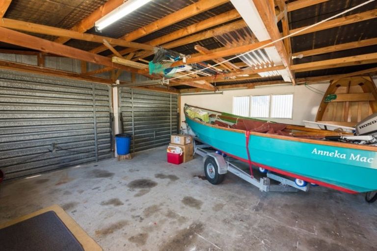 Photo of property in 6 Waimarama Street, Waikawa, Picton, 7220